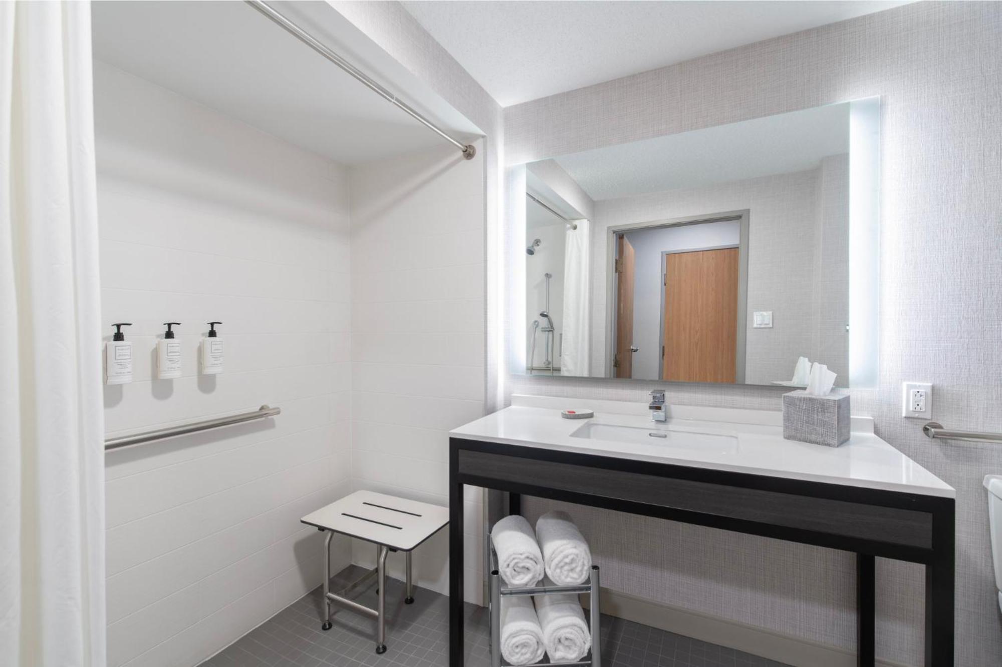 Holiday Inn Express South Burlington - Downtown By Ihg מראה חיצוני תמונה